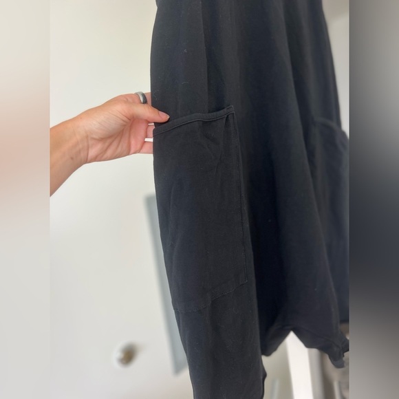 Black Sleeveless Romper with Pockets - Picture 7 of 10